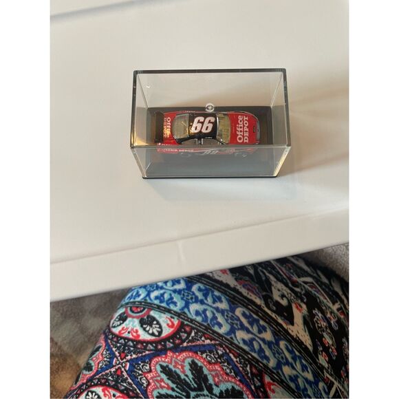 Motorsports Authentics Carl Edwards 2007 NASCAR Die-Cast Bristol Race Racecar - Picture 16 of 16